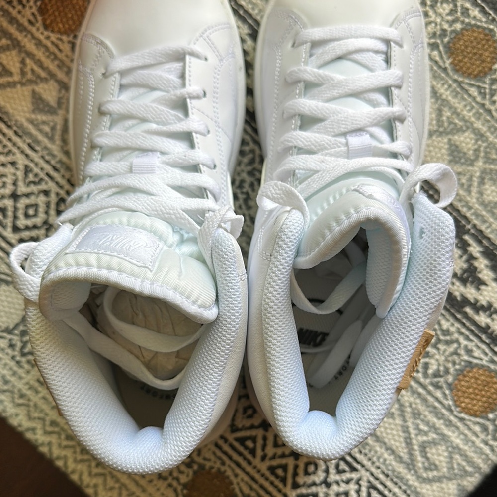 NWT Nike Women’s Court Royale 2 Mid “Triple White” - Picture 8 of 8